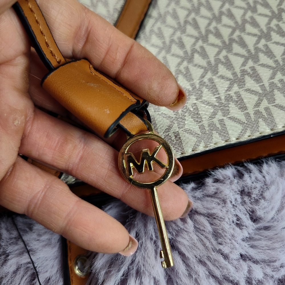 Michael Kors Voyager Two Tone Logo Tote Bag - Picture 15 of 15